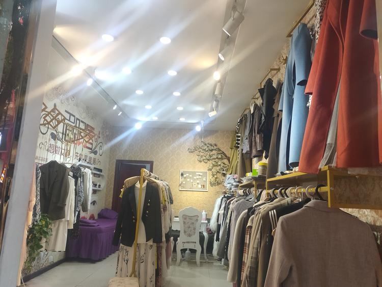 云阳县江口镇傲尚美妆店的小店个体店