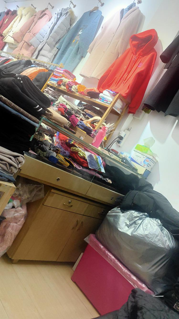 银川市兴庆区爱简约服装店的小店