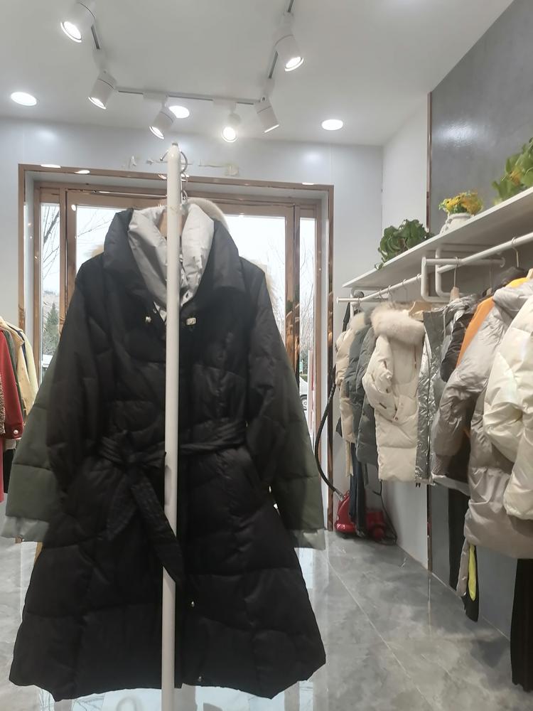 旬邑县城关镇非常焦点服装零售店的小店