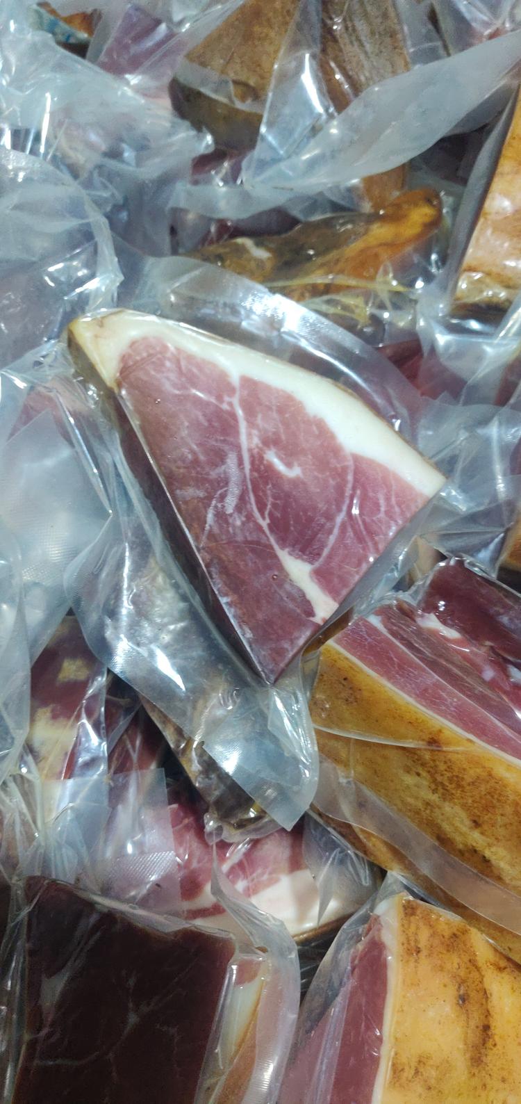 丹阳市延陵镇康明云南高山腊肉特产批发部的小店