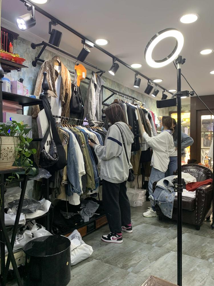 舟山市定海区燕燕服装店的小店