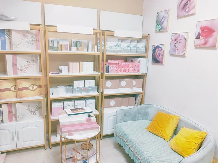 灵璧县游集镇王佳日化店的小店