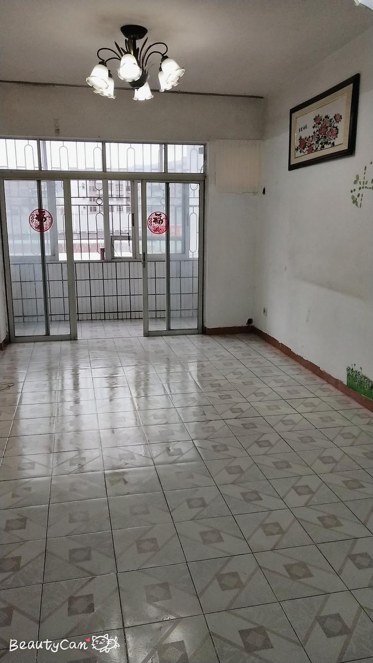 东莞市桥头每人艳化妆品店的小店