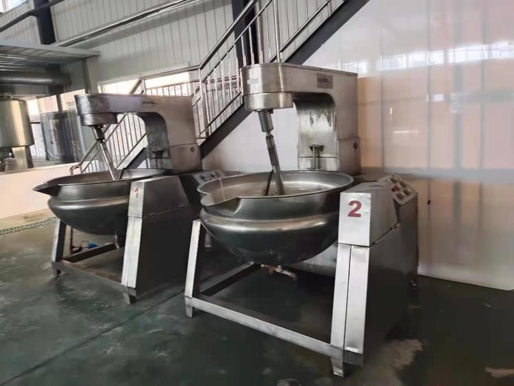 梁山泰通化工设备购销部的小店