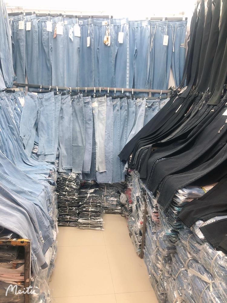 郑州市管城区李崇服装店的小店