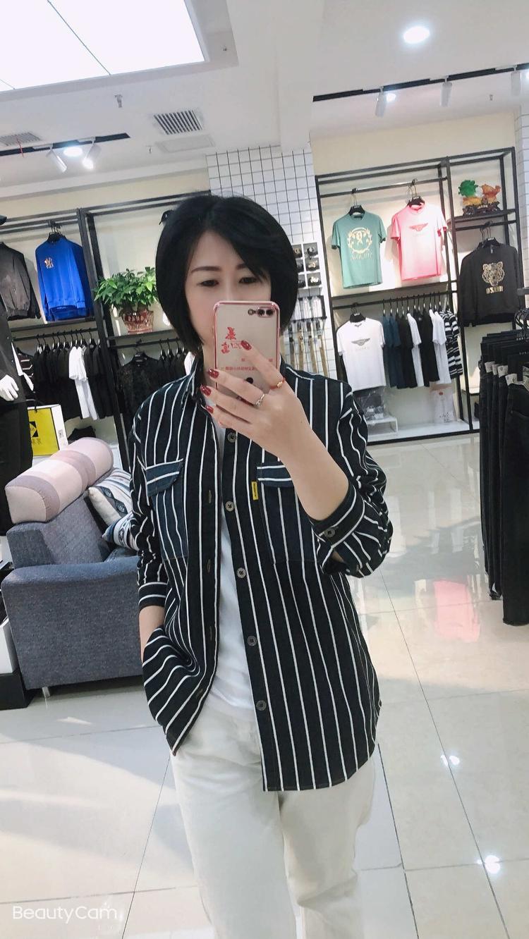 钟祥市男主角服装店的小店