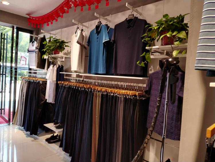 长沙市开福区彬鼎服装店的小店