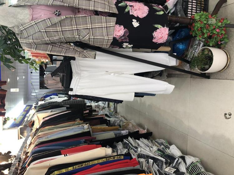 武陵区衣美人服装店的小店