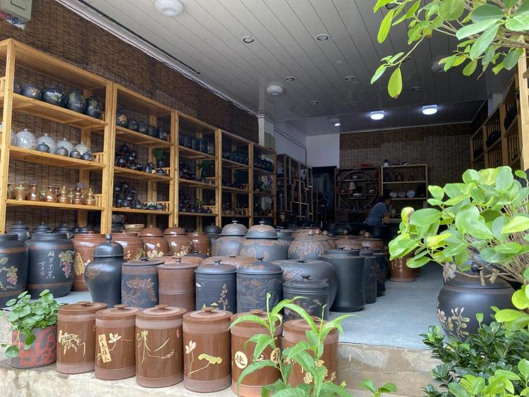 建水县禄窑紫陶坊的小店