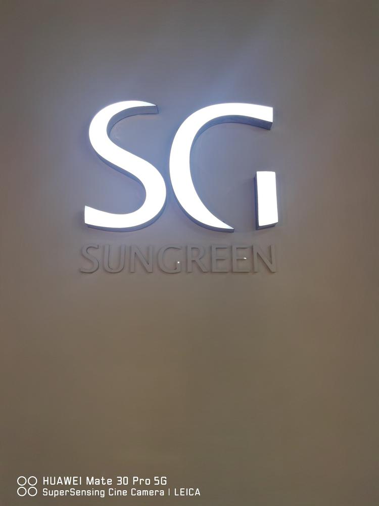 北京蓝薇珂莱服饰店（普通合伙）的小店