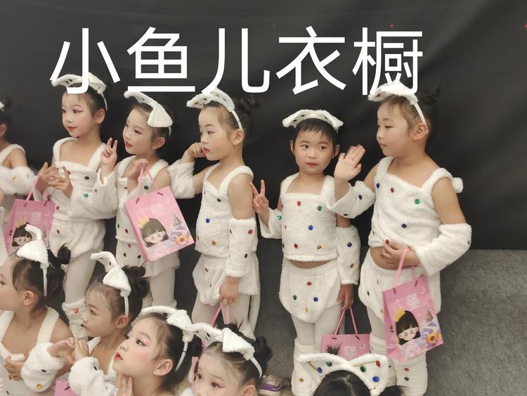孝感市开发区小鱼儿衣橱服装店的小店个体店