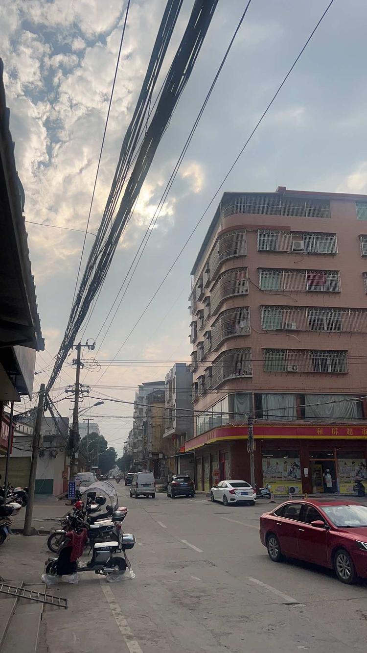 仙游县榜头镇三信阁古典红木家具厂的小店
