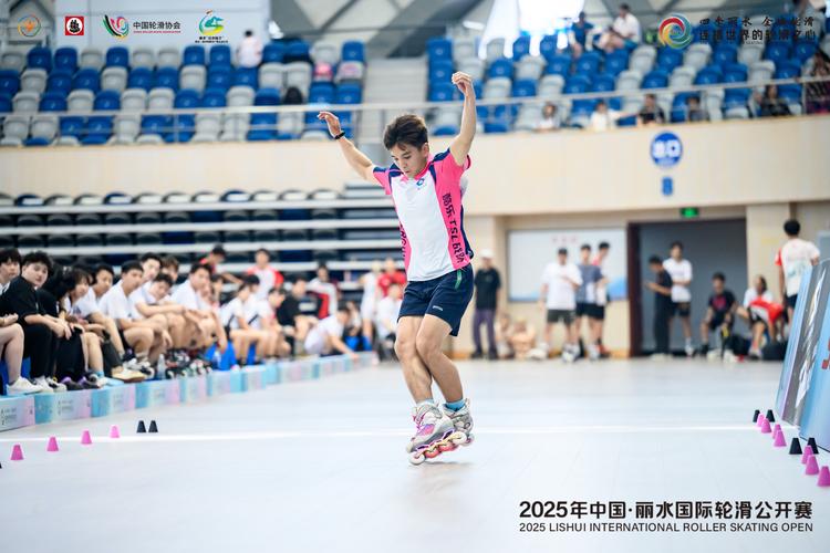 小卢的轮滑杂货铺