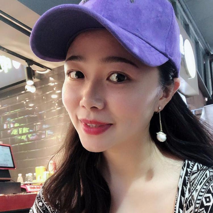 黑卷卷8店服饰贸易商行