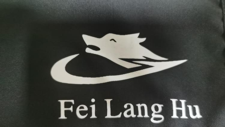 小龙潮牌工厂店