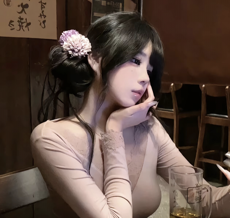 ⼩y