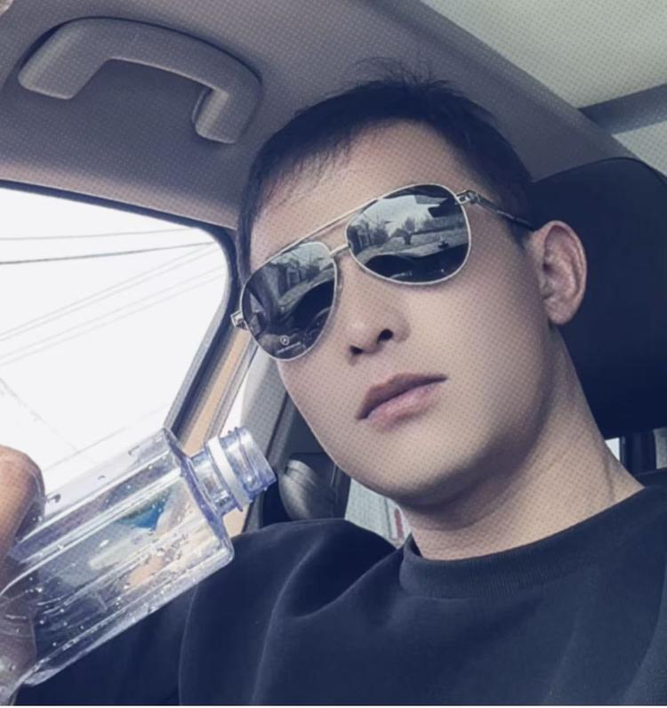 卖焖烤炉的小伙