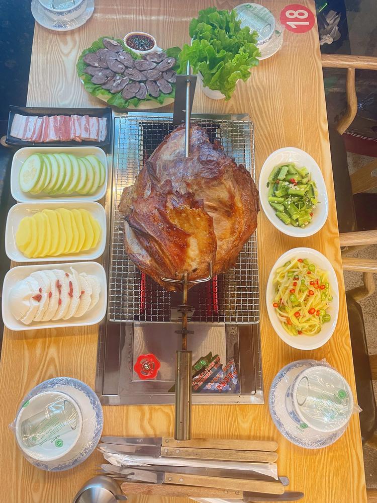 双流火塘烤羊腿店的小店