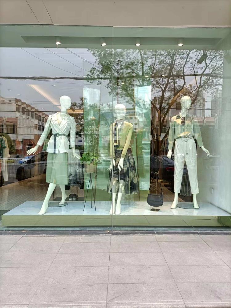 红古区海石湾莱芙艾迪儿服装店的小店个体店