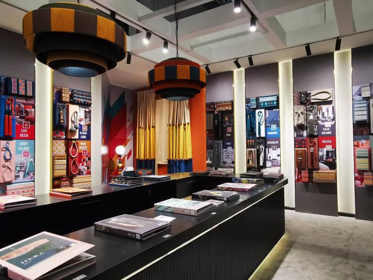 濮阳市亿丰时代广场莱丽莎装饰经营部的小店个体店