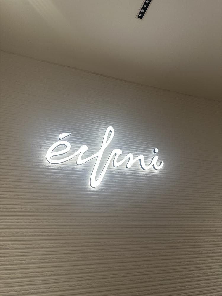 宁波市北仑区新碶炫曦服装店的小店