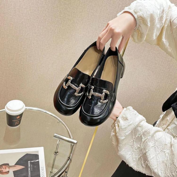 妙儿家鞋服城个体店