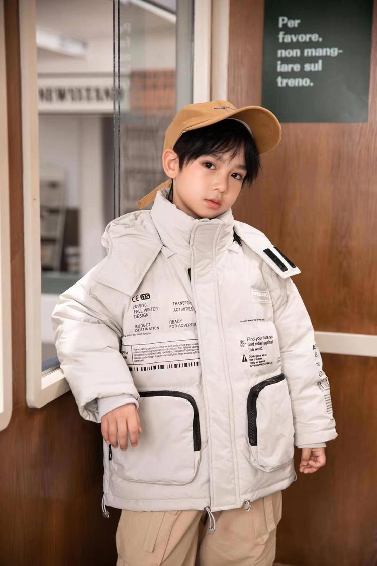 谢家集区仔仔衣橱儿童服装店的小店