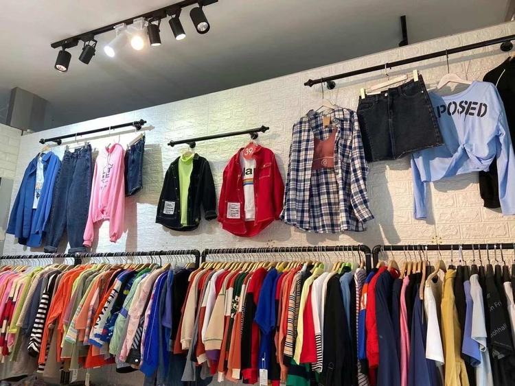 台山市台城小不点服装店的小店个体店