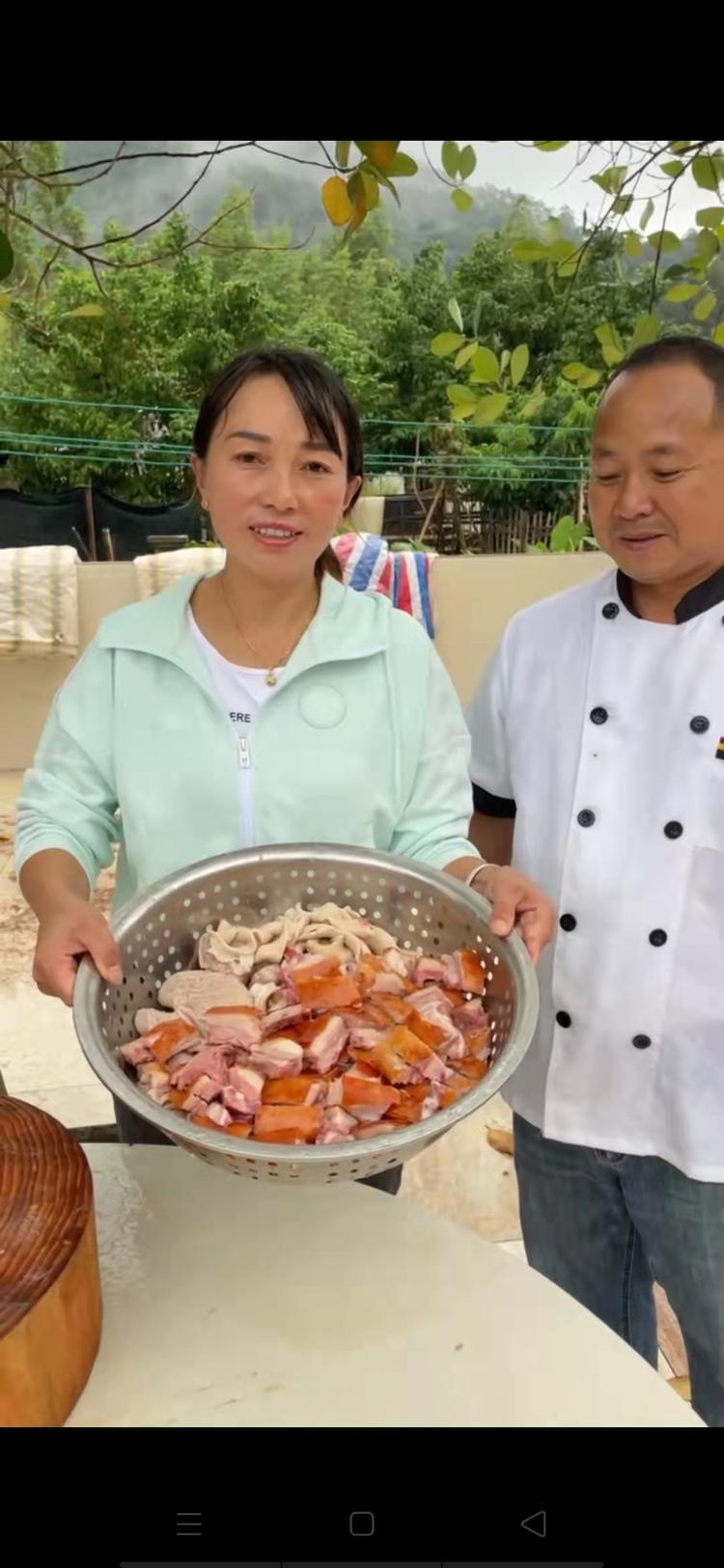 安龙县二哥脆皮狗肉的小店