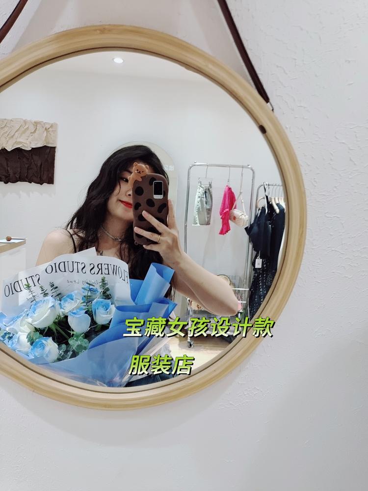 宝藏女孩设计款服装店
