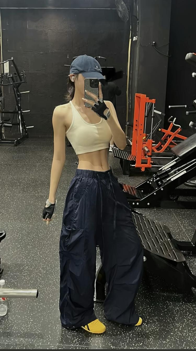 不爱撸铁的女孩