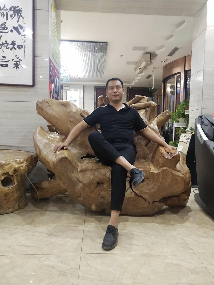 阿勒泰市骏友汽贸中心的小店