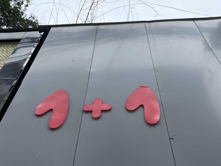 宁海淇祁童装店的小店